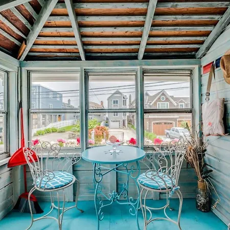 Charming Fairfield Cottage By The Sea